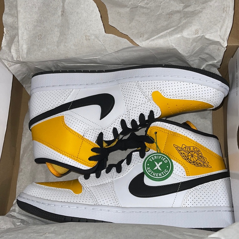 Women’s Air Jordan 1 Mid